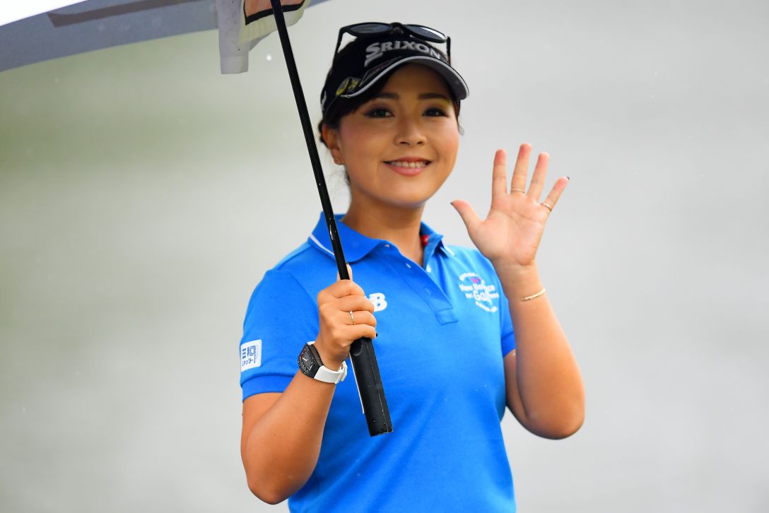 女子ゴルフ2022 JLPGA 青木瀬令奈　金色サインカード　50枚限定パラレル 25EPOCH JLPGA 女子ゴルフ Rookies & Winners 山城奈々 直筆