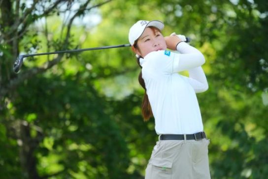 荒木優奈、佐藤心結が9アンダーで首位併走