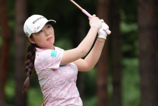 3人が首位　石井理緒、P.サイパン、常文恵が通算8アンダーで並ぶ