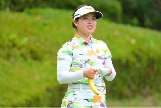 仲村果乃と佐藤心結が通算12アンダーで首位に並ぶ