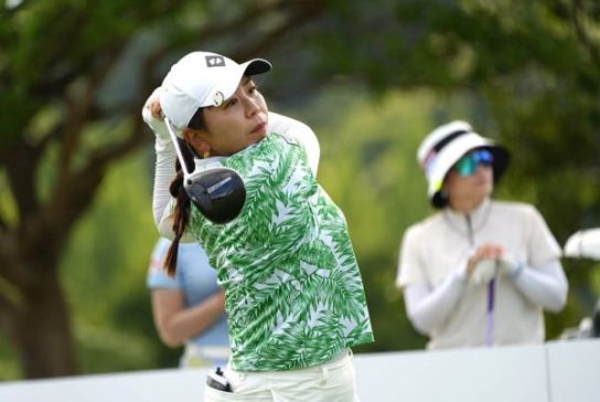 4アンダーで4人が首位に並ぶーカストロールレディース