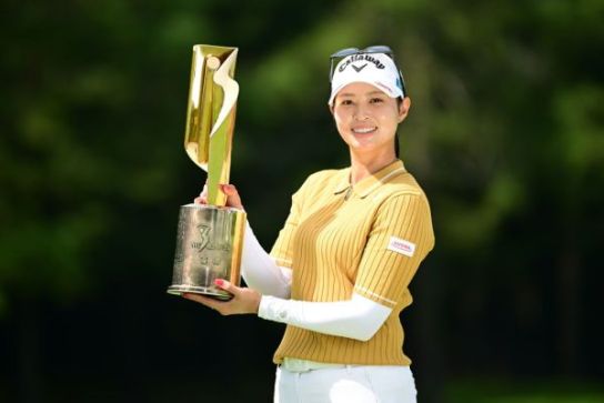 柏原明日架、6年ぶりのツアー3勝目を飾る