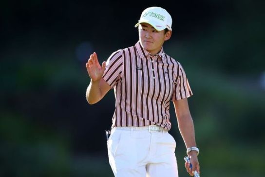 岩井明愛が首位　2週連続Vへ好発進