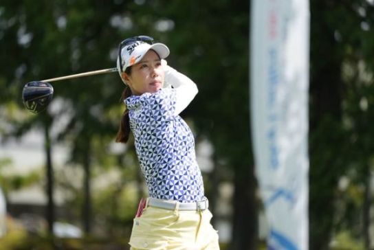 65の好発進 高野あかりが首位