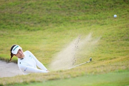 中国のジ ユアイが単独首位をキープ、1打差2位に伊藤愛華