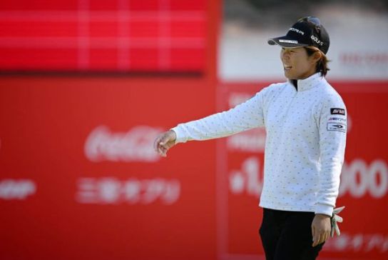 イーグル発進の穴井詩が単独首位に浮上